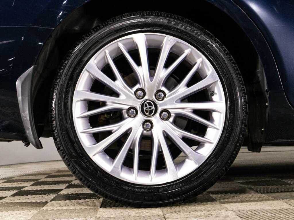 Toyota Camry с пробегом — 2019 год. Фото: #25