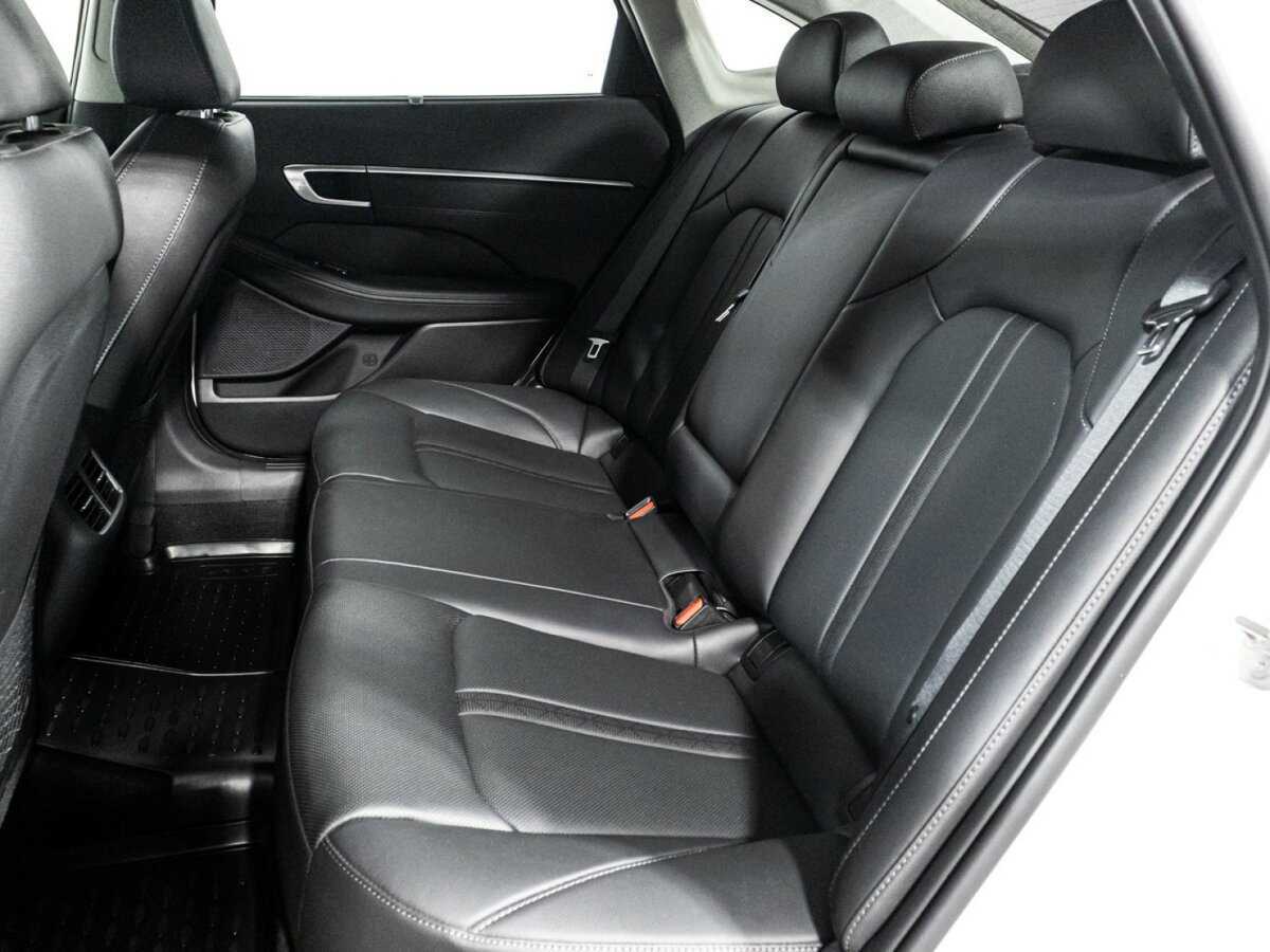 Hyundai Sonata с пробегом — 2022 год. Фото: #9