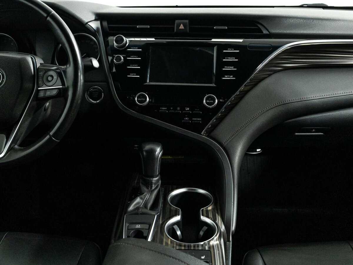 Toyota Camry с пробегом — 2019 год. Фото: #12