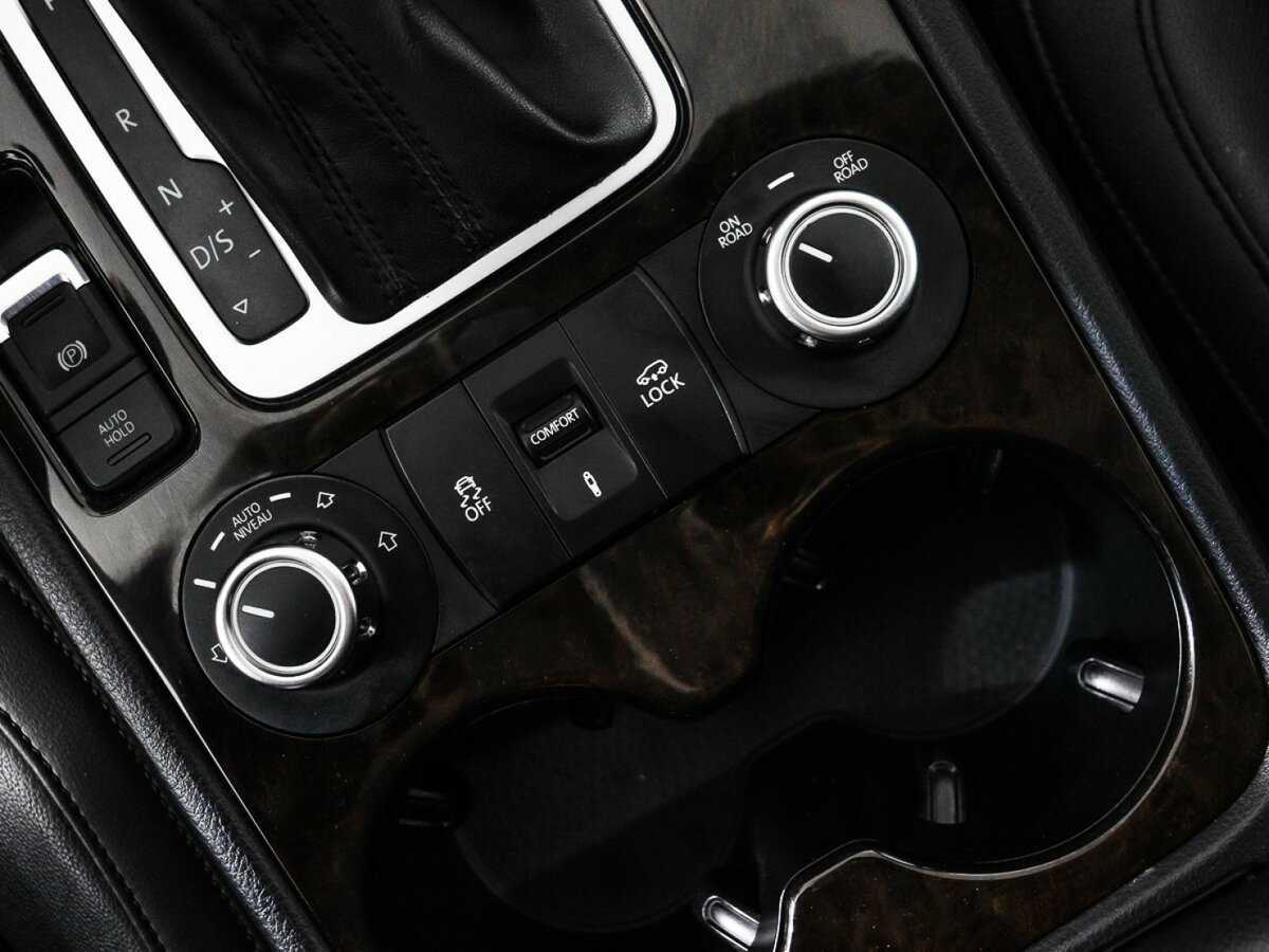 Volkswagen Touareg с пробегом — 2012 год. Фото: #11