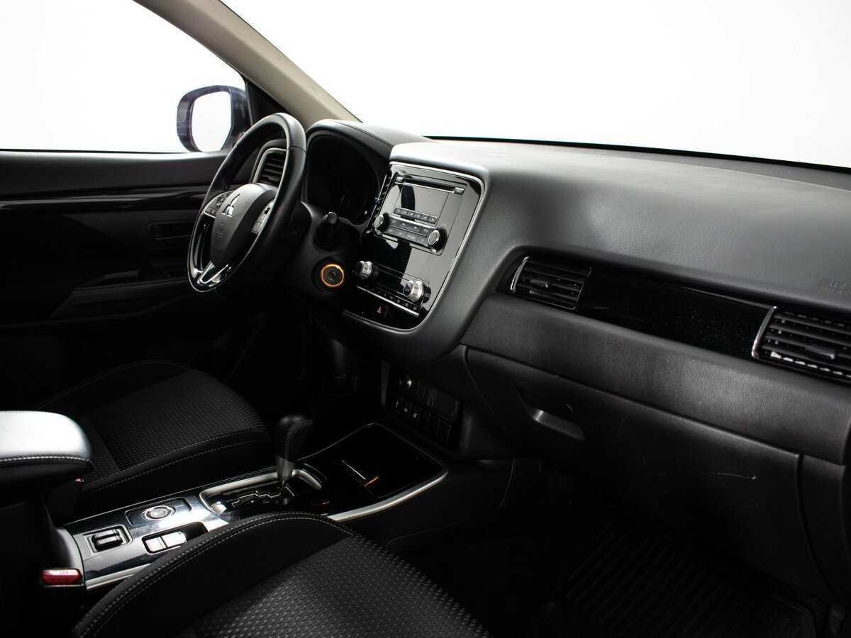 Mitsubishi Outlander с пробегом — 2020 год. Фото: #8