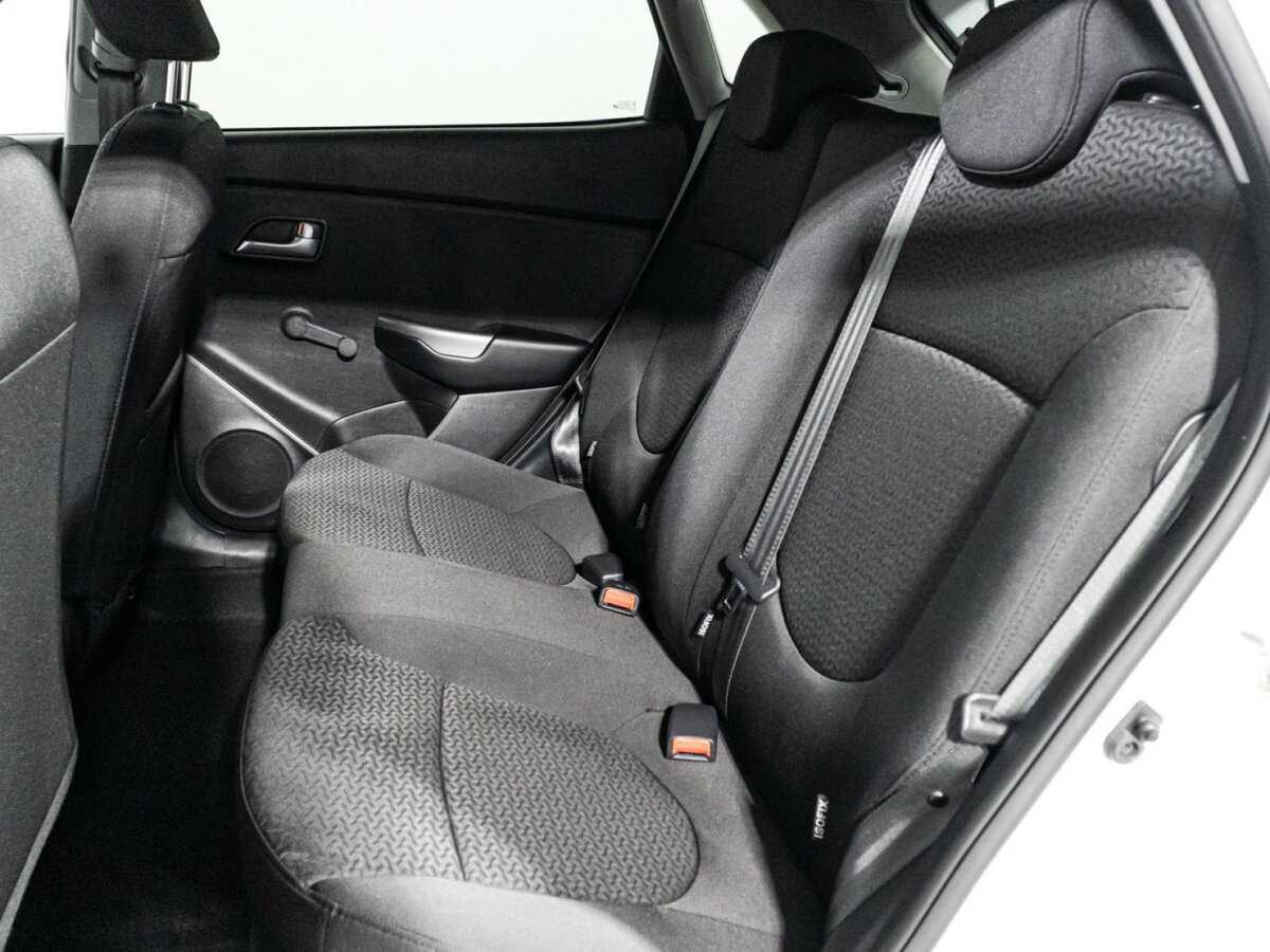 Kia Rio с пробегом — 2017 год. Фото: #9