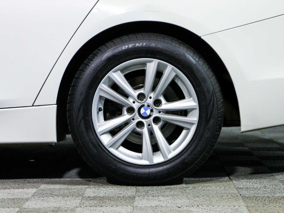 BMW 3 серии с пробегом — 2015 год. Фото: #12