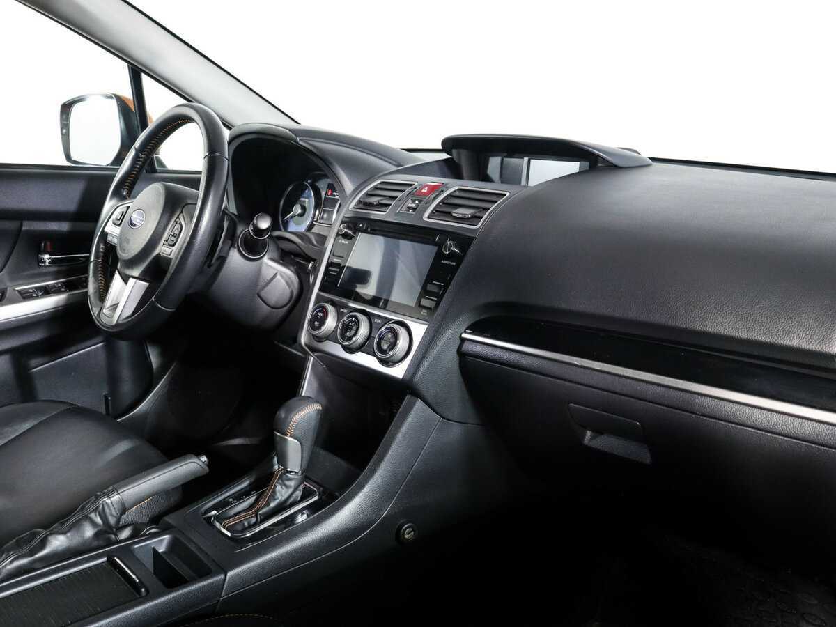 Subaru XV с пробегом — 2015 год. Фото: #5