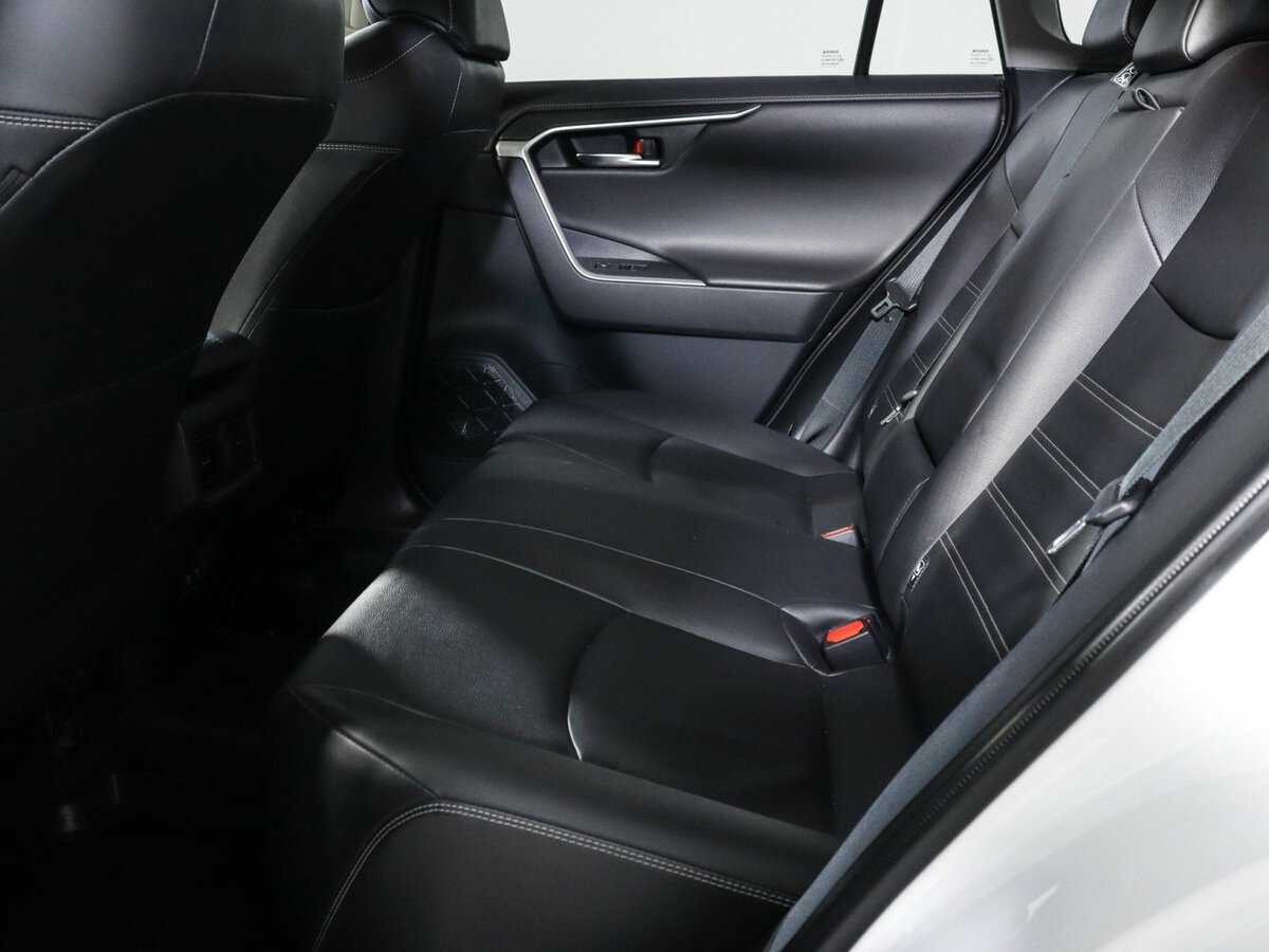 Toyota RAV4 с пробегом — 2021 год. Фото: #6