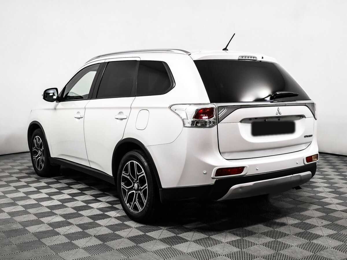 Mitsubishi Outlander с пробегом — 2015 год. Фото: #6