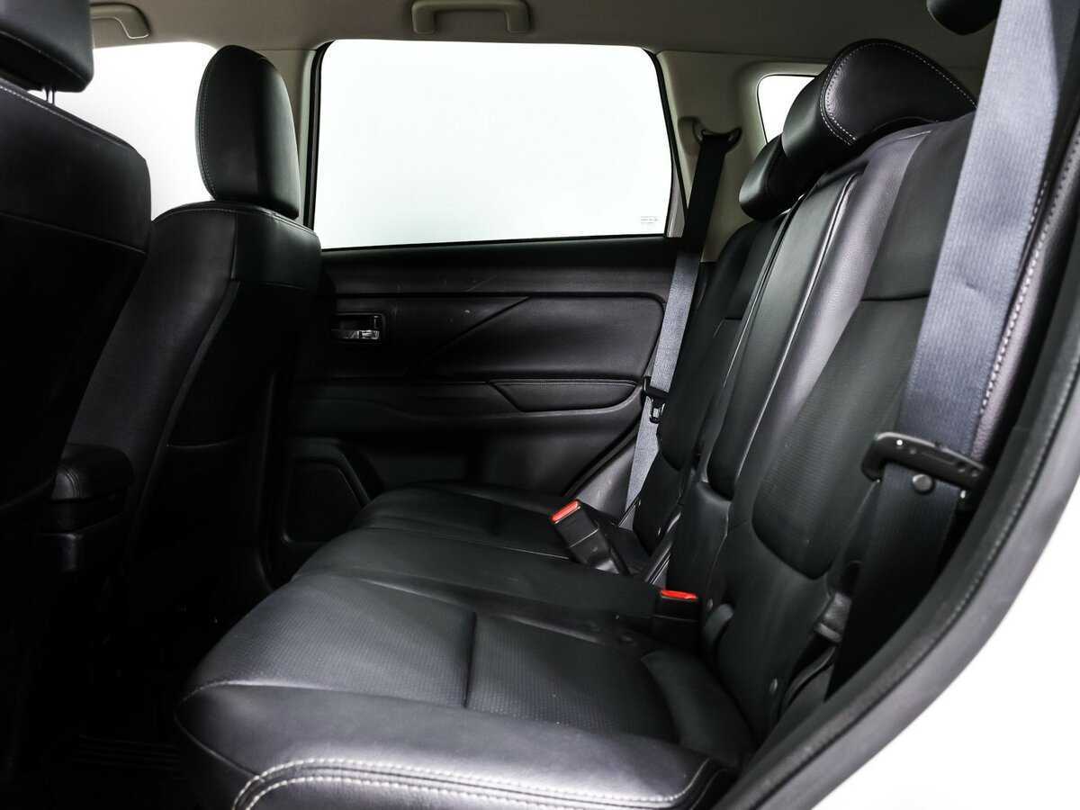 Mitsubishi Outlander с пробегом — 2017 год. Фото: #12