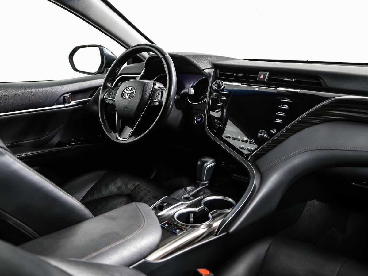 Toyota Camry с пробегом — 2018 год. Фото: #8