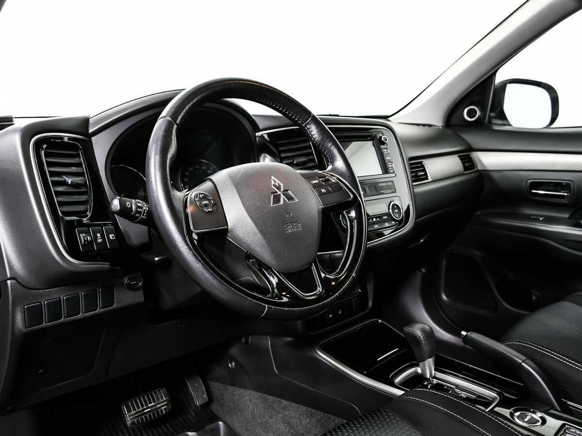 Mitsubishi Outlander с пробегом — 2017 год. Фото: #12