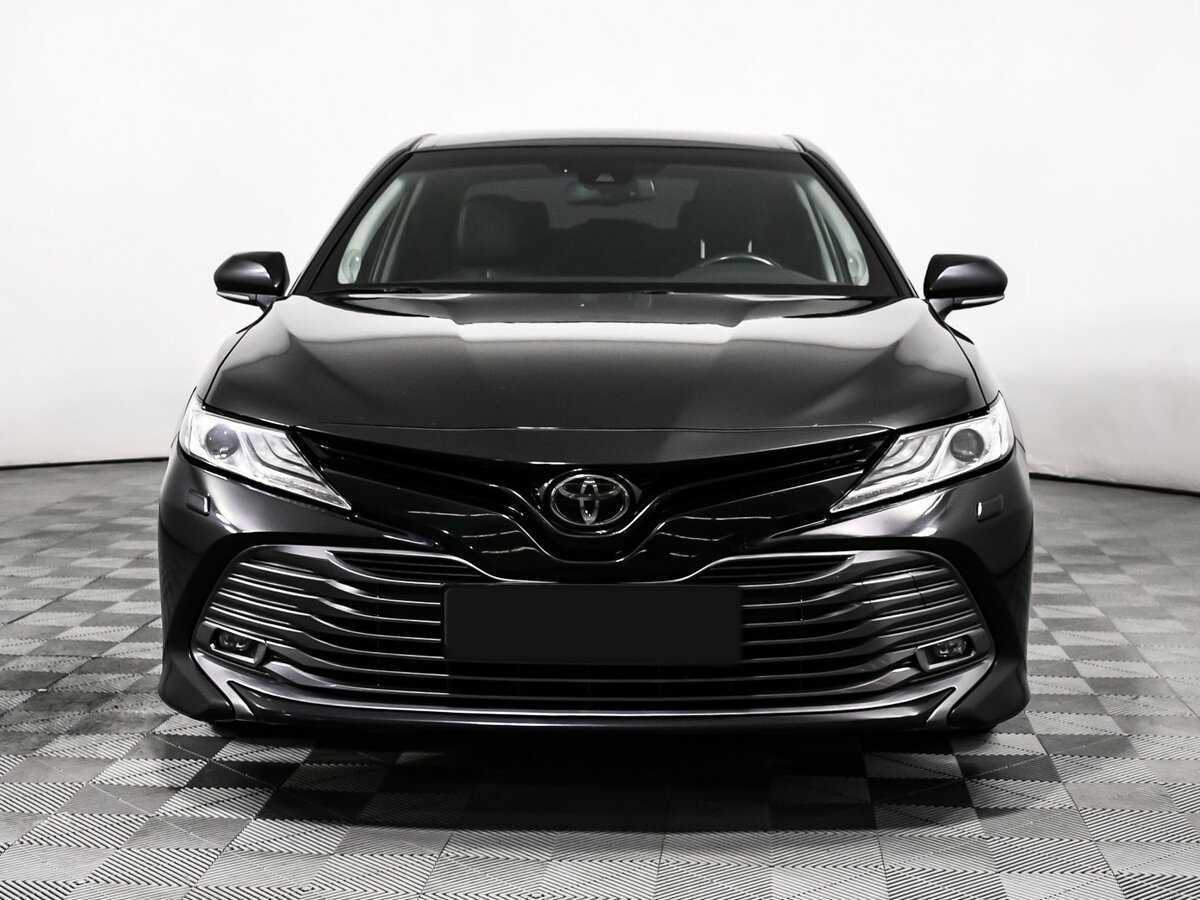 Toyota Camry с пробегом — 2018 год. Фото: #1