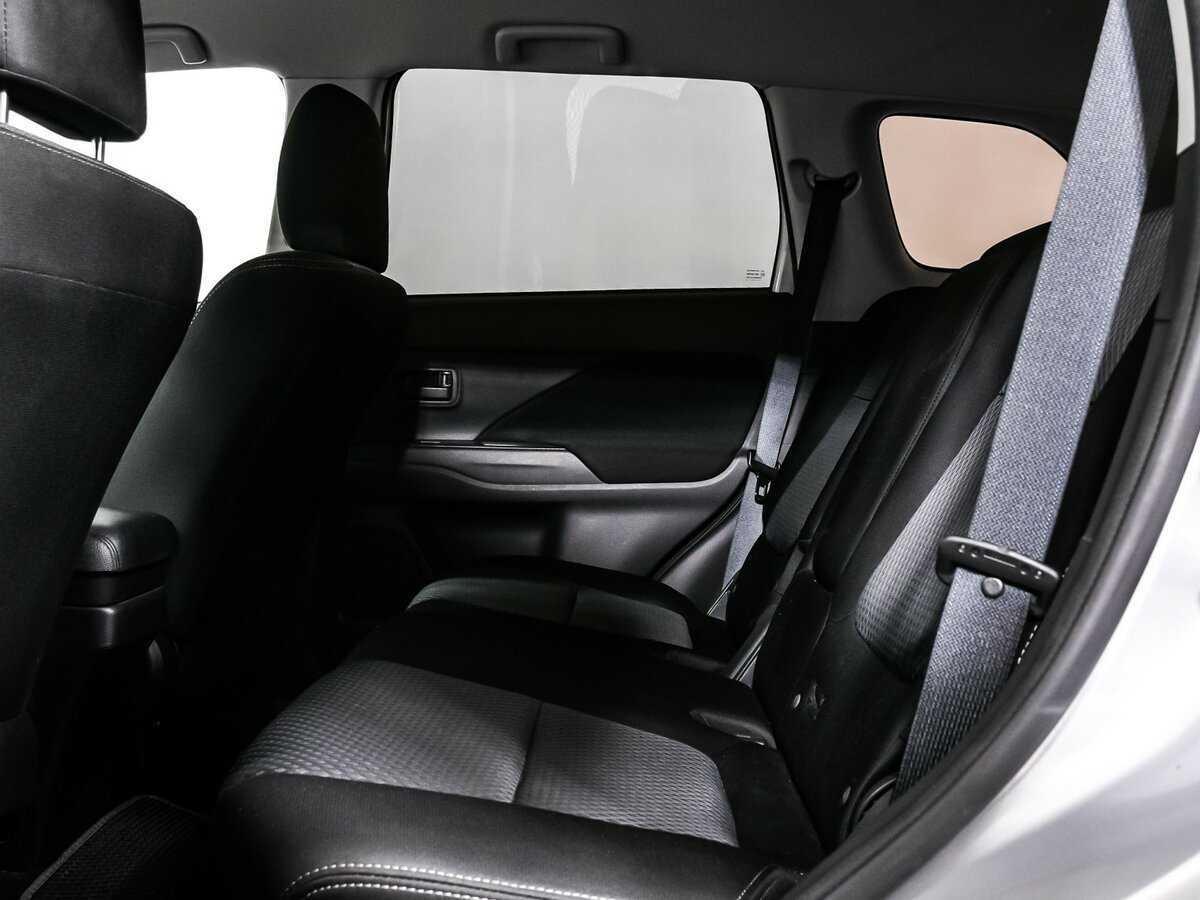 Mitsubishi Outlander с пробегом — 2018 год. Фото: #12