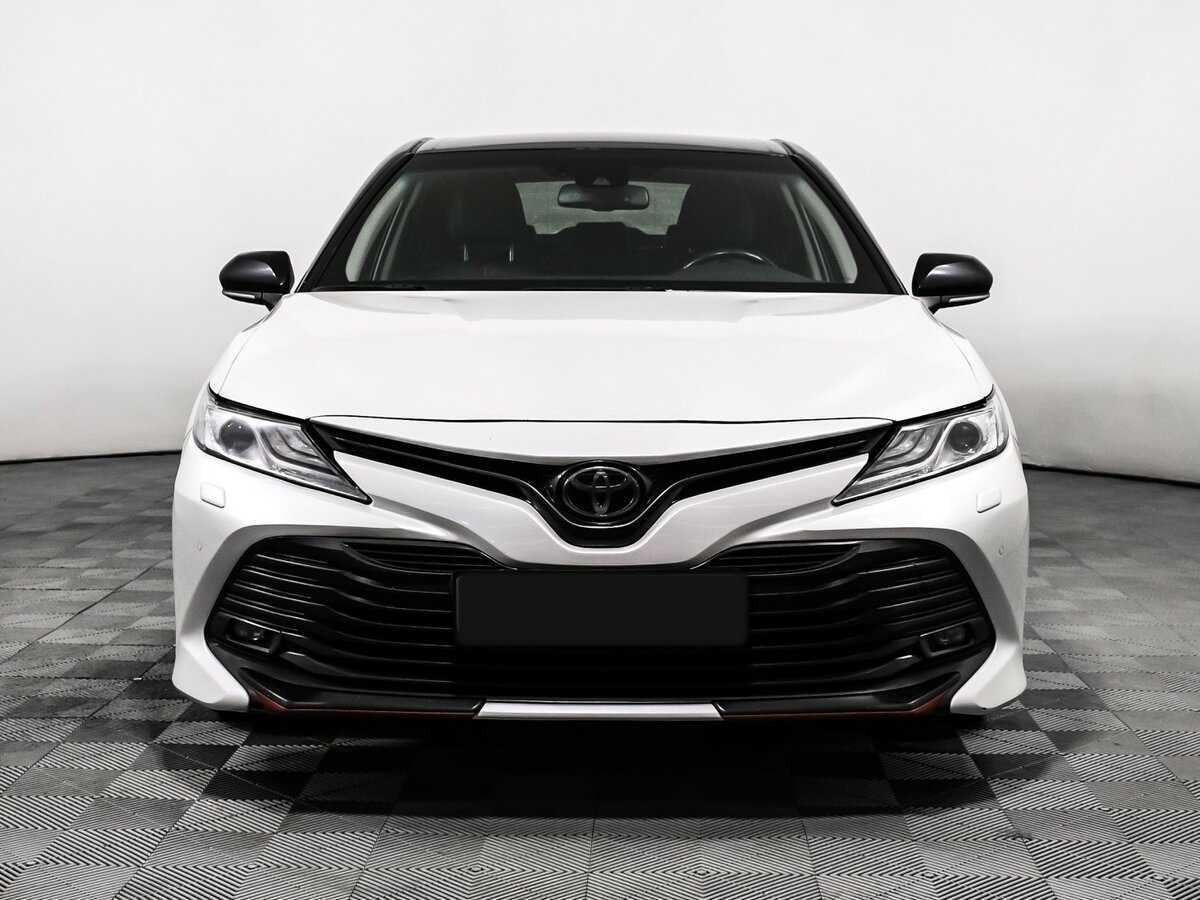 Toyota Camry с пробегом — 2020 год. Фото: #1