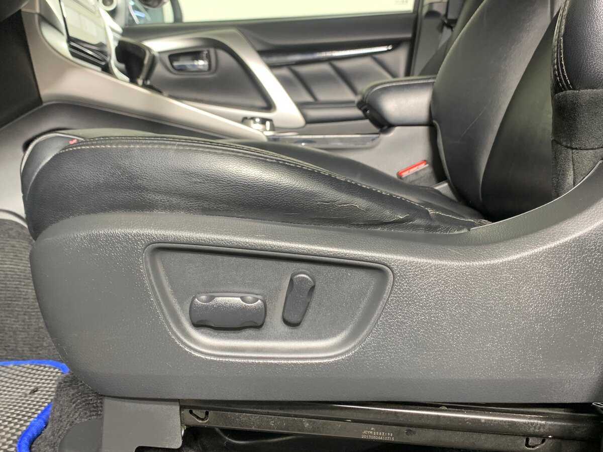 Mitsubishi Pajero Sport с пробегом — 2017 год. Фото: #16