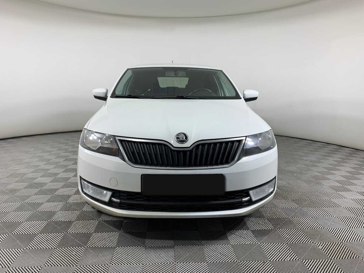 Skoda Rapid с пробегом — 2015 год. Фото: #1