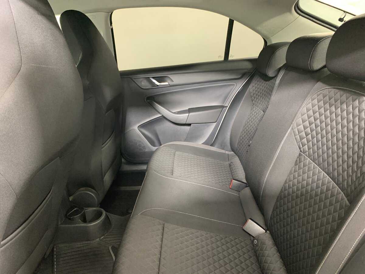 Skoda Rapid с пробегом — 2015 год. Фото: #17