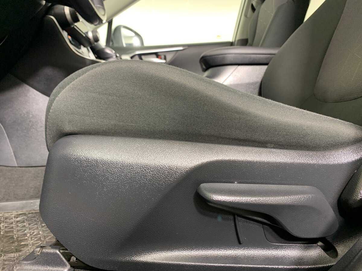 Toyota RAV4 с пробегом — 2020 год. Фото: #16