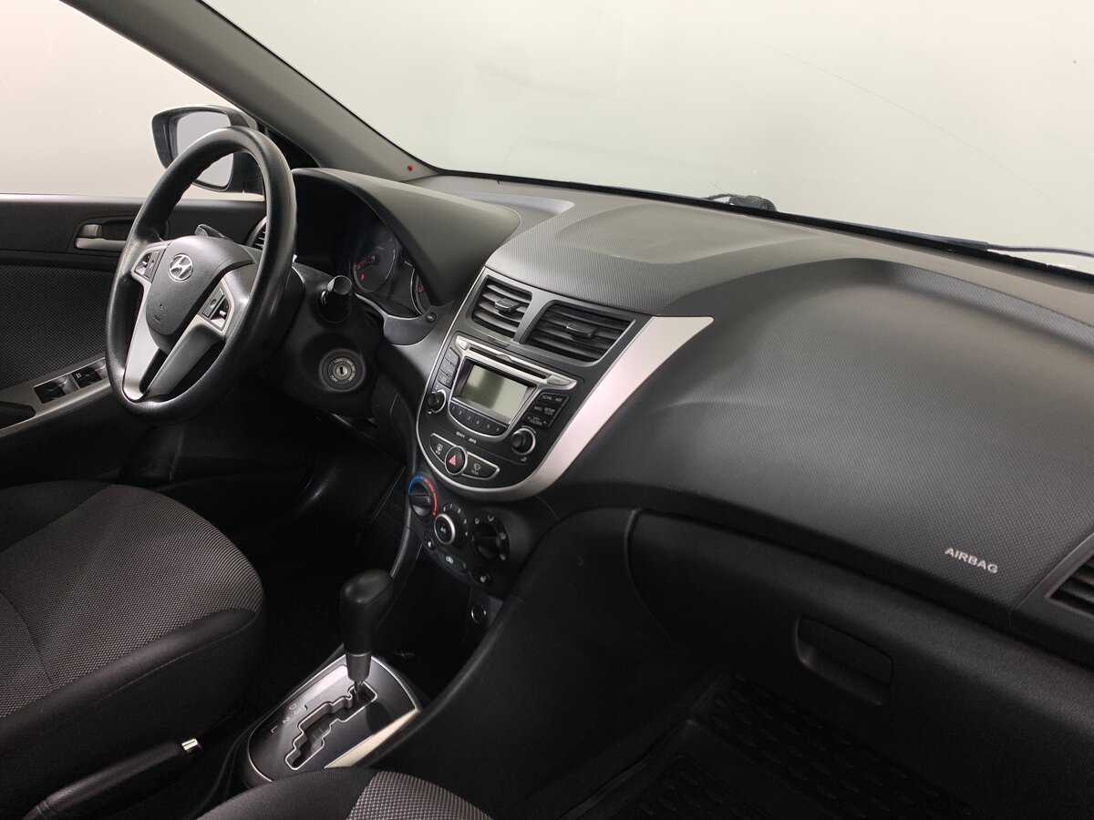 Hyundai Solaris с пробегом — 2012 год. Фото: #10