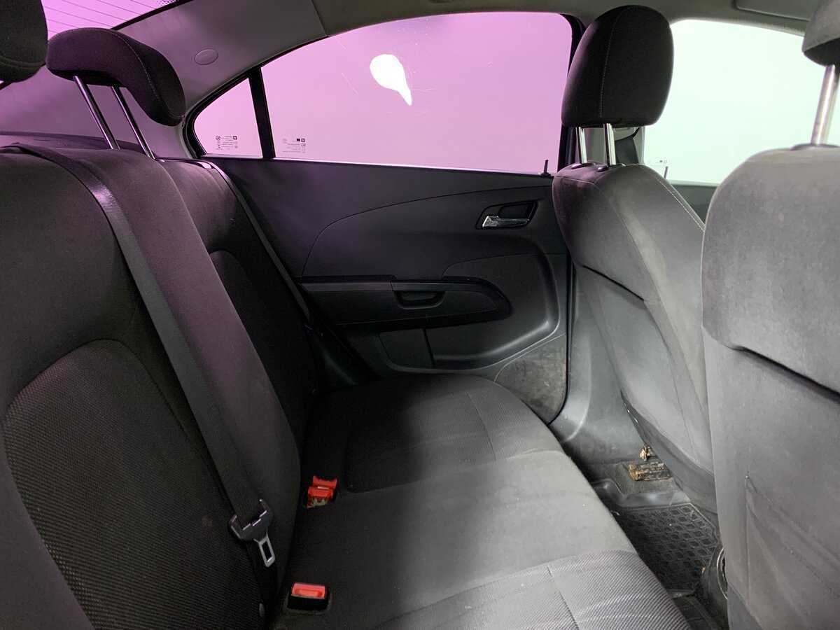 Chevrolet Aveo с пробегом — 2014 год. Фото: #17