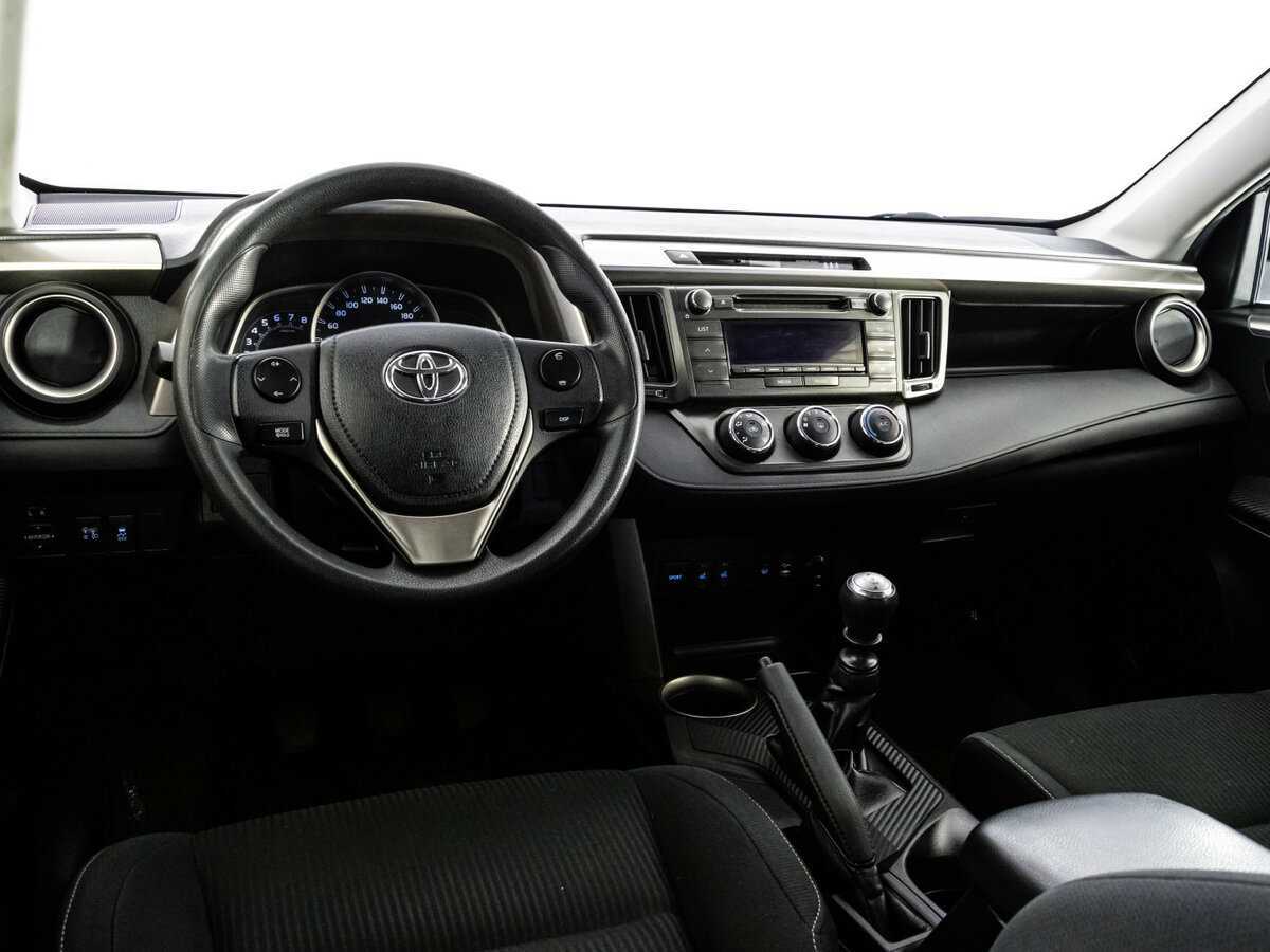 Toyota RAV4 с пробегом — 2015 год. Фото: #8