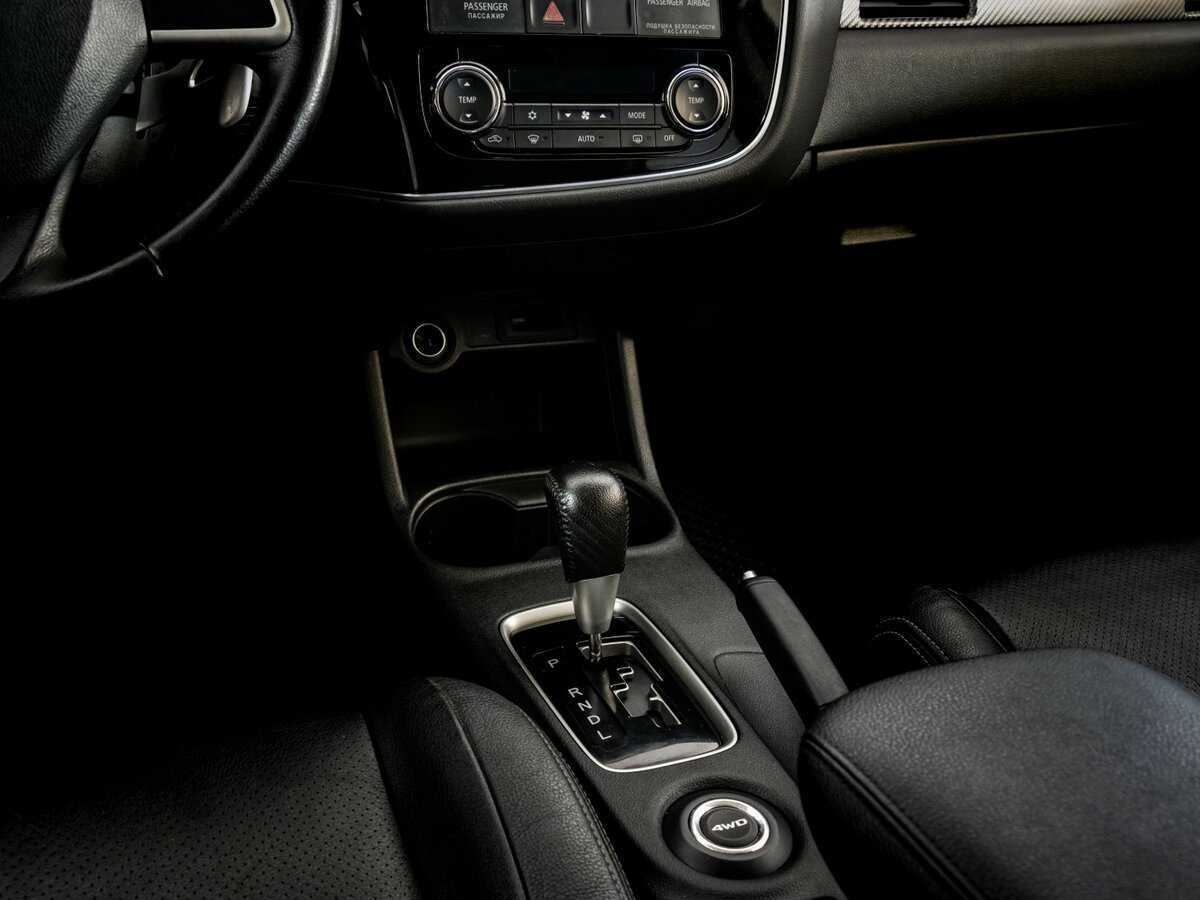 Mitsubishi Outlander с пробегом — 2012 год. Фото: #10