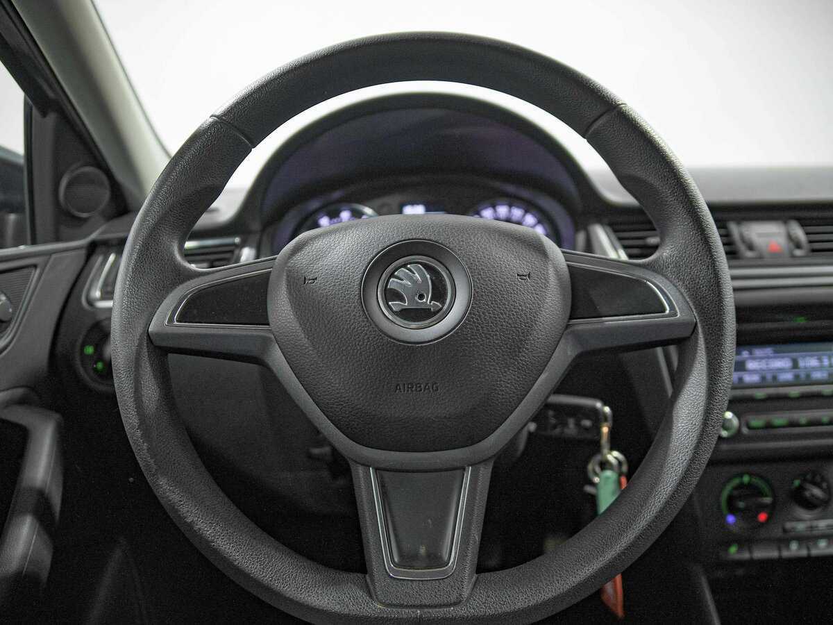 Skoda Rapid с пробегом — 2015 год. Фото: #7
