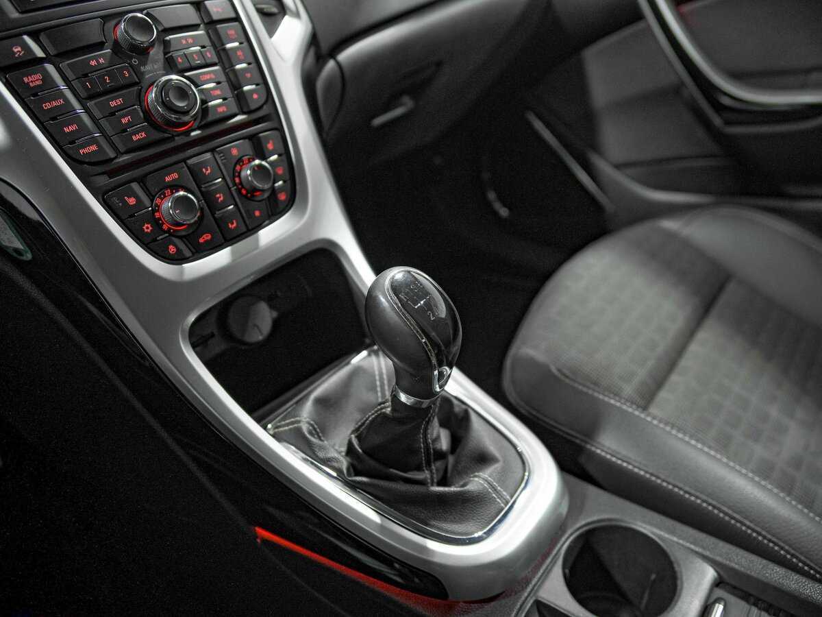 Opel Astra с пробегом — 2012 год. Фото: #9