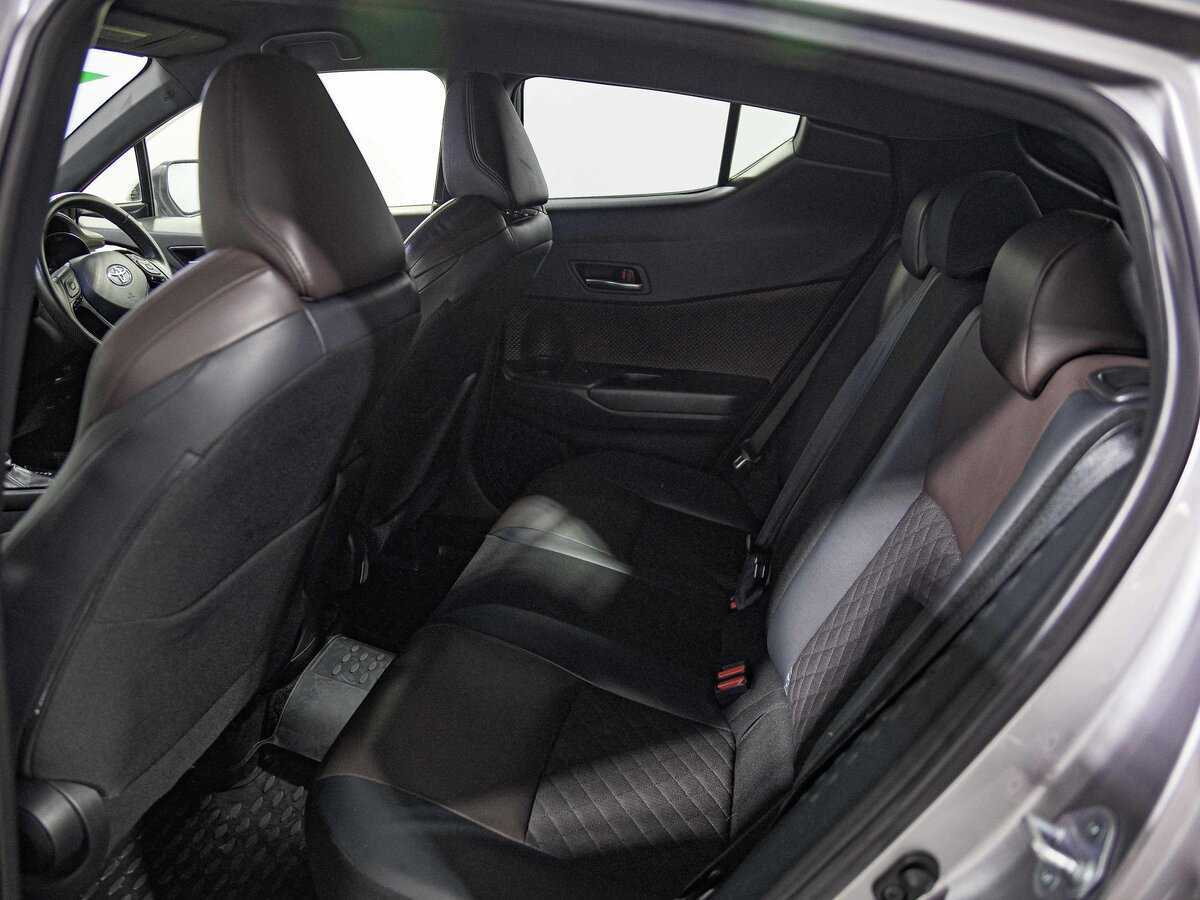 Toyota C-HR с пробегом — 2017 год. Фото: #13