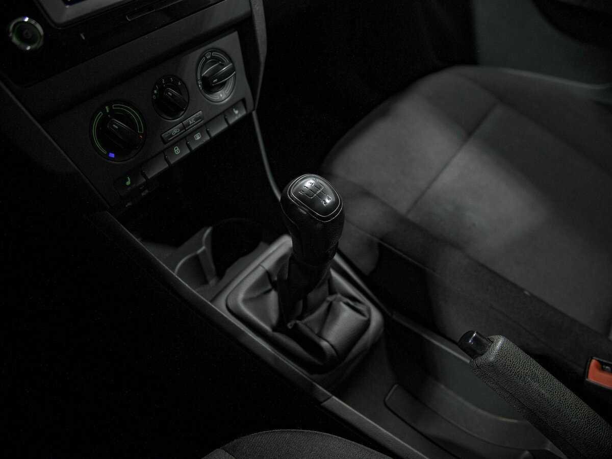 Skoda Rapid с пробегом — 2016 год. Фото: #9