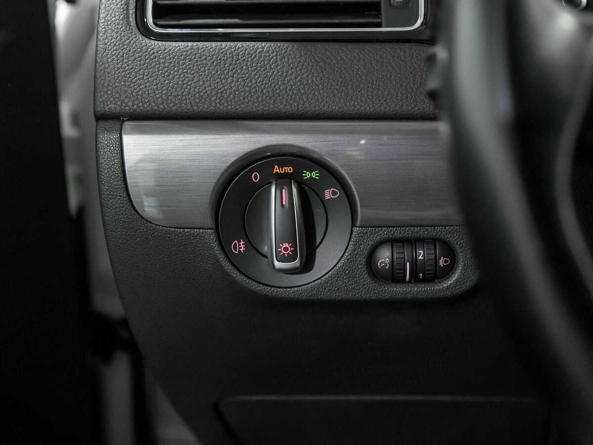 Volkswagen Jetta с пробегом — 2016 год. Фото: #11