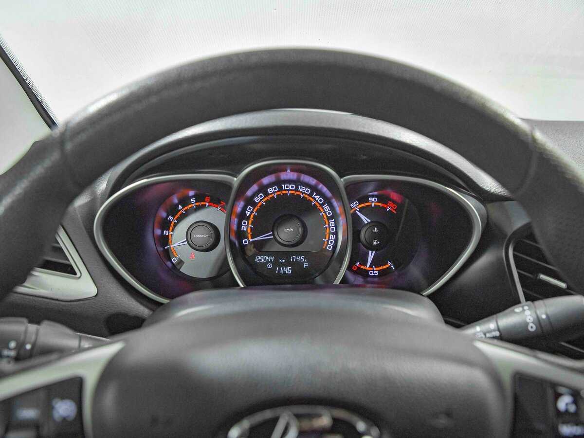 Lada (ВАЗ) Vesta с пробегом — 2019 год. Фото: #6