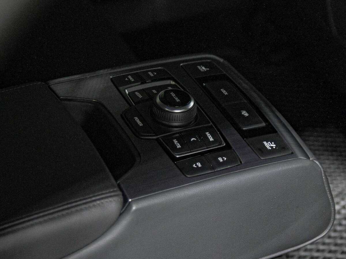 Hyundai Genesis с пробегом — 2014 год. Фото: #20