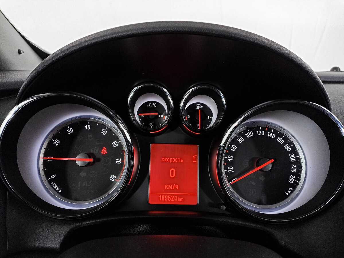 Opel Astra с пробегом — 2014 год. Фото: #12