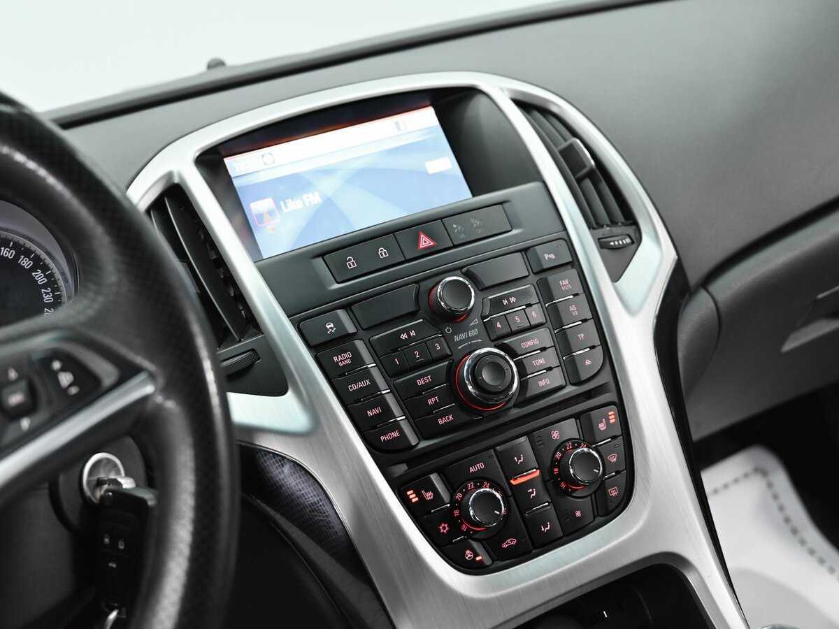 Opel Astra с пробегом — 2012 год. Фото: #8