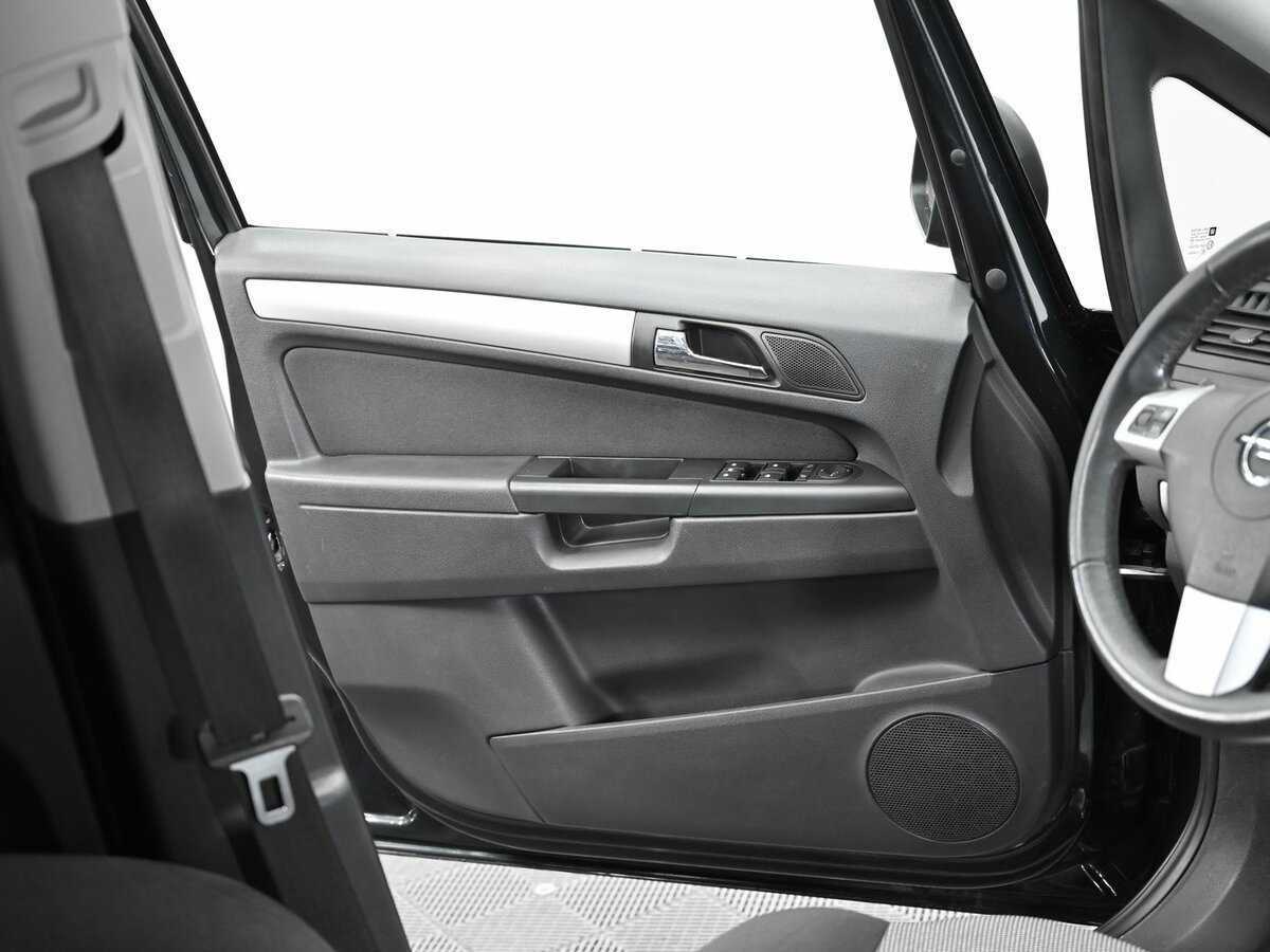 Opel Zafira с пробегом — 2012 год. Фото: #4