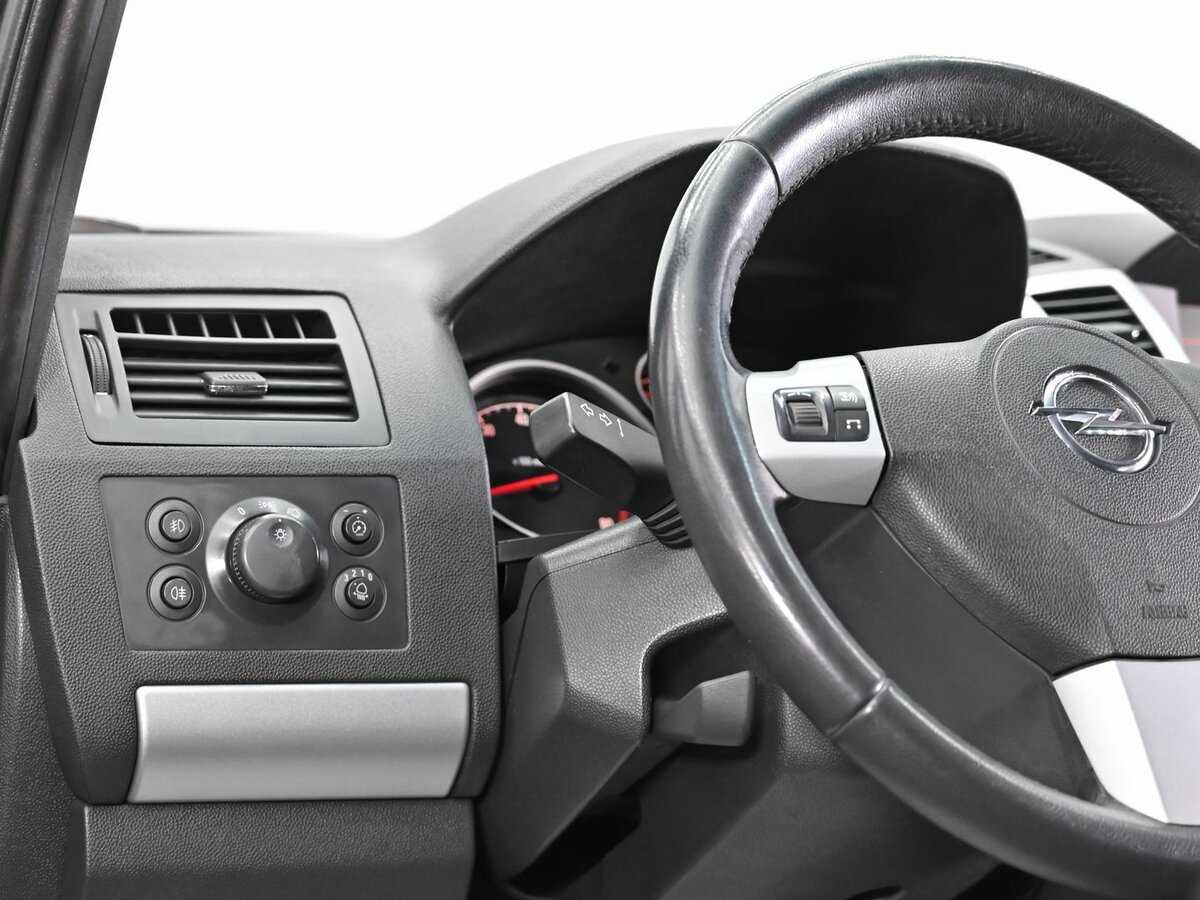 Opel Zafira с пробегом — 2012 год. Фото: #5