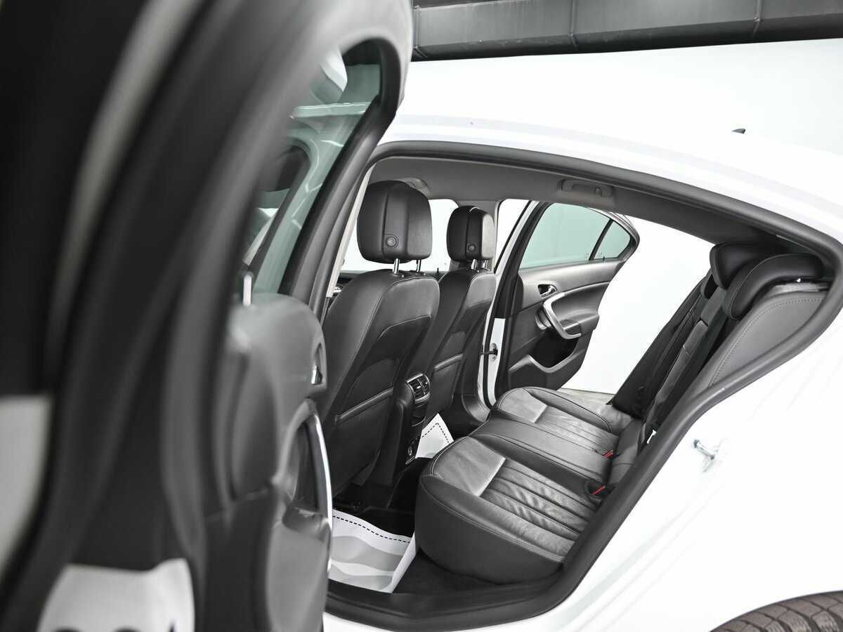 Opel Insignia с пробегом — 2014 год. Фото: #16