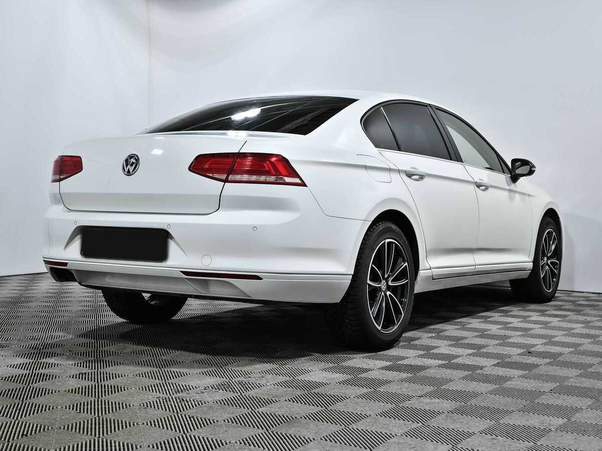 Volkswagen Passat с пробегом — 2015 год. Фото: #3