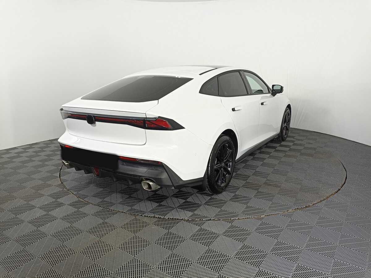 Changan UNI-V с пробегом — 2023 год. Фото: #4