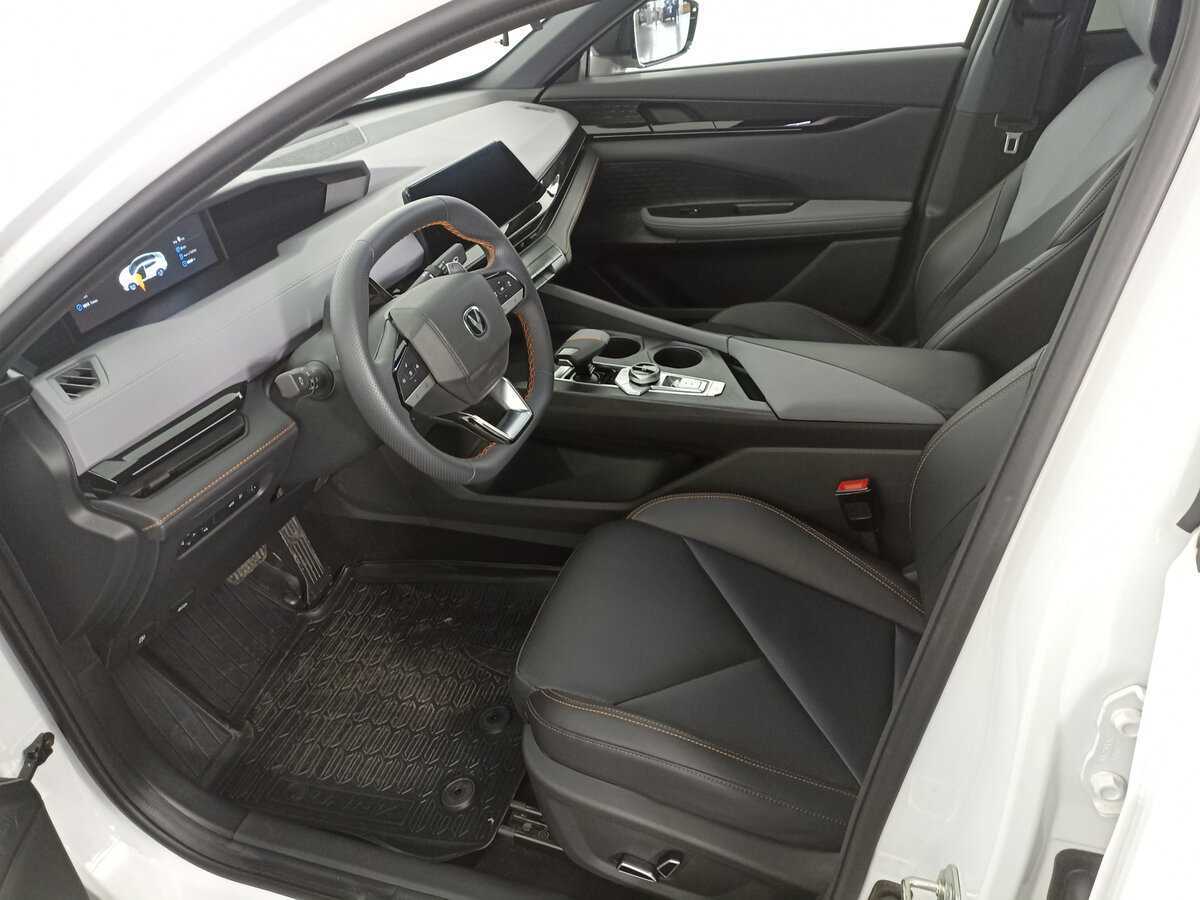 Changan UNI-V с пробегом — 2023 год. Фото: #14