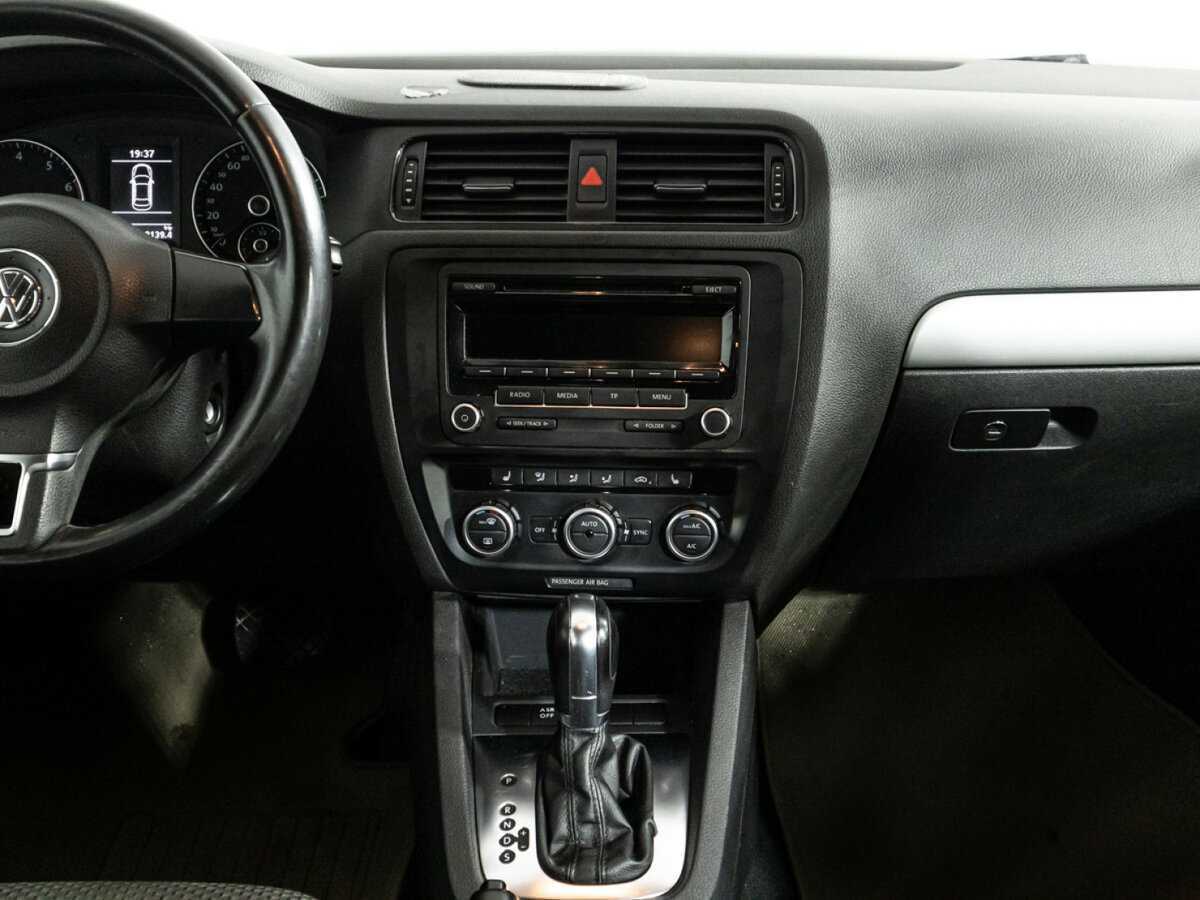 Volkswagen Jetta с пробегом — 2012 год. Фото: #13