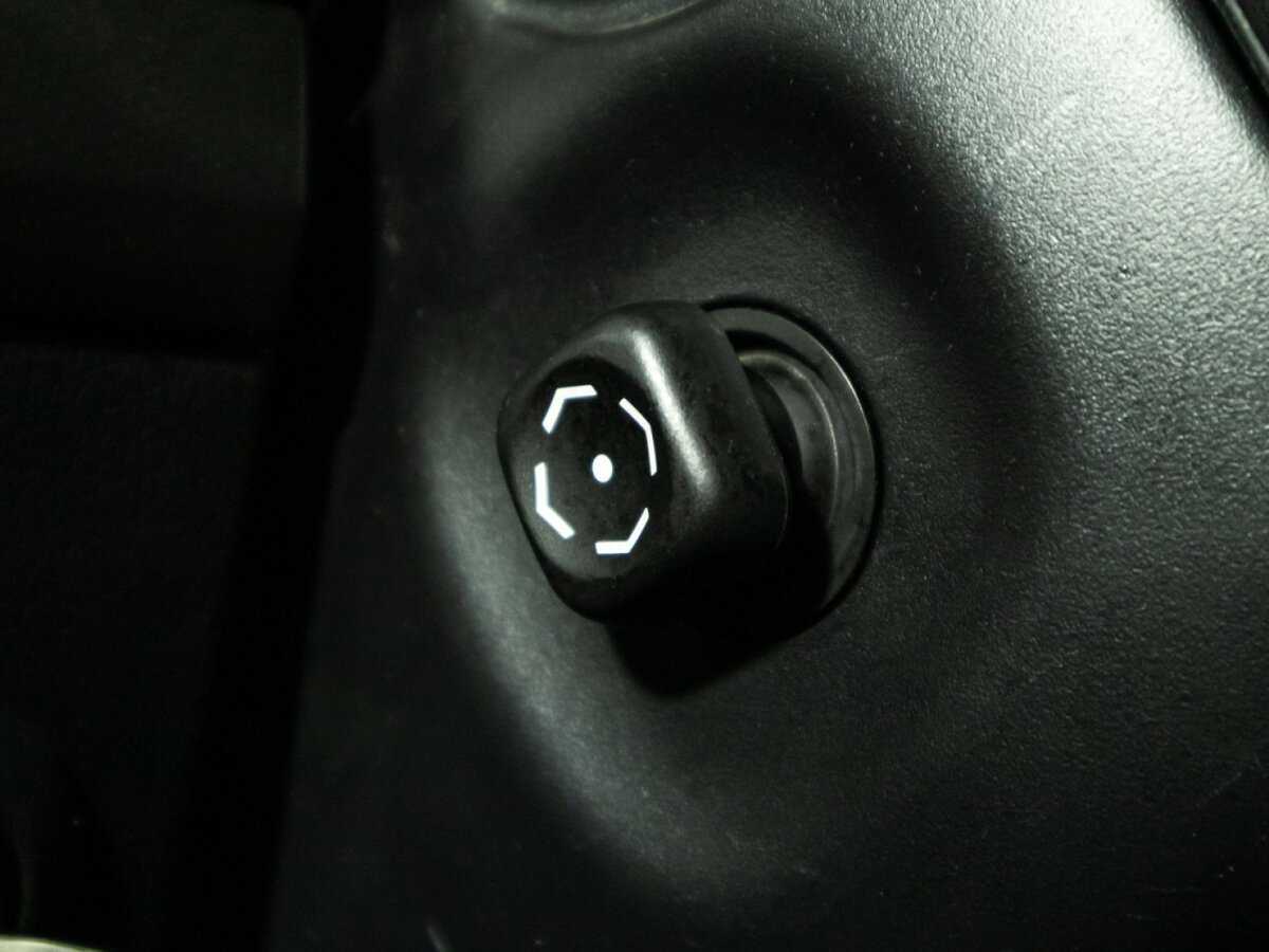 Toyota Land Cruiser Prado с пробегом — 2012 год. Фото: #18