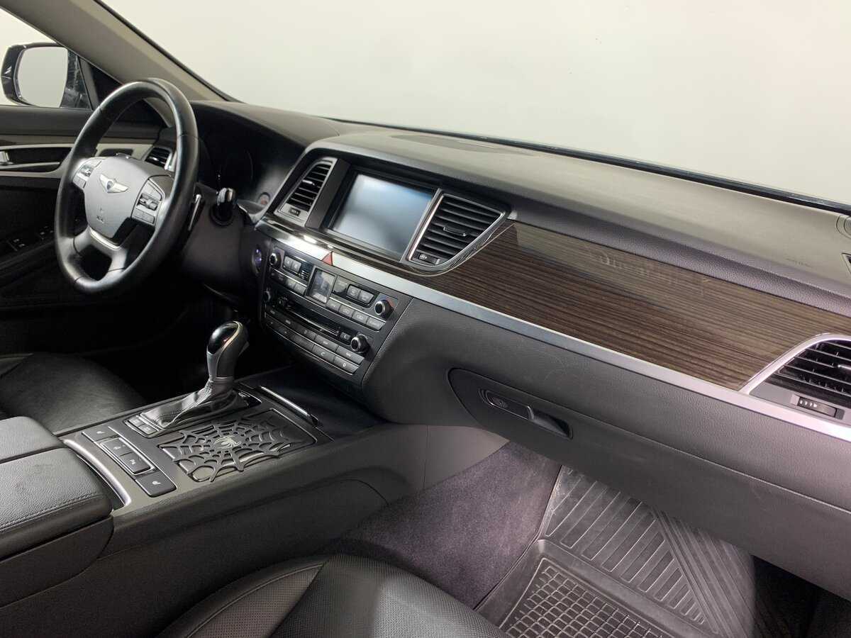Hyundai Genesis с пробегом — 2016 год. Фото: #13