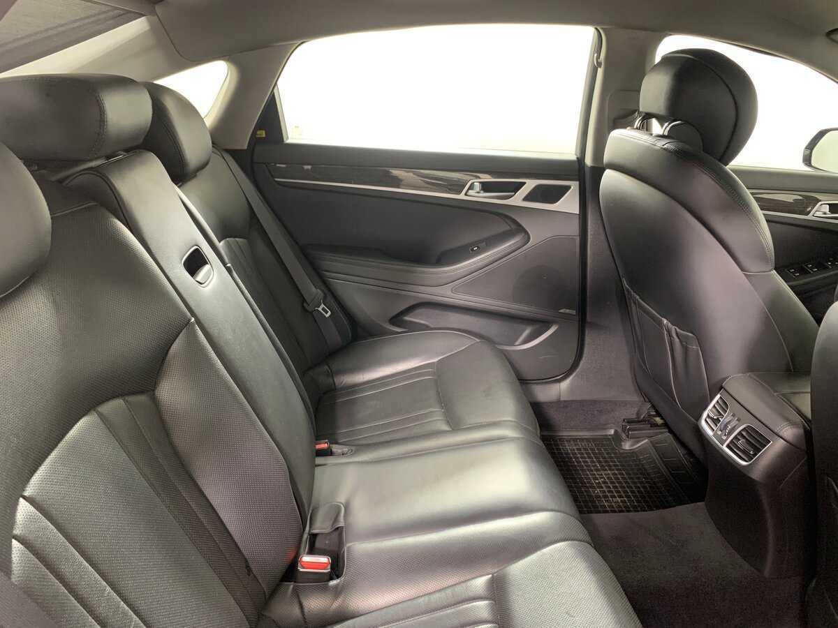 Hyundai Genesis с пробегом — 2016 год. Фото: #17