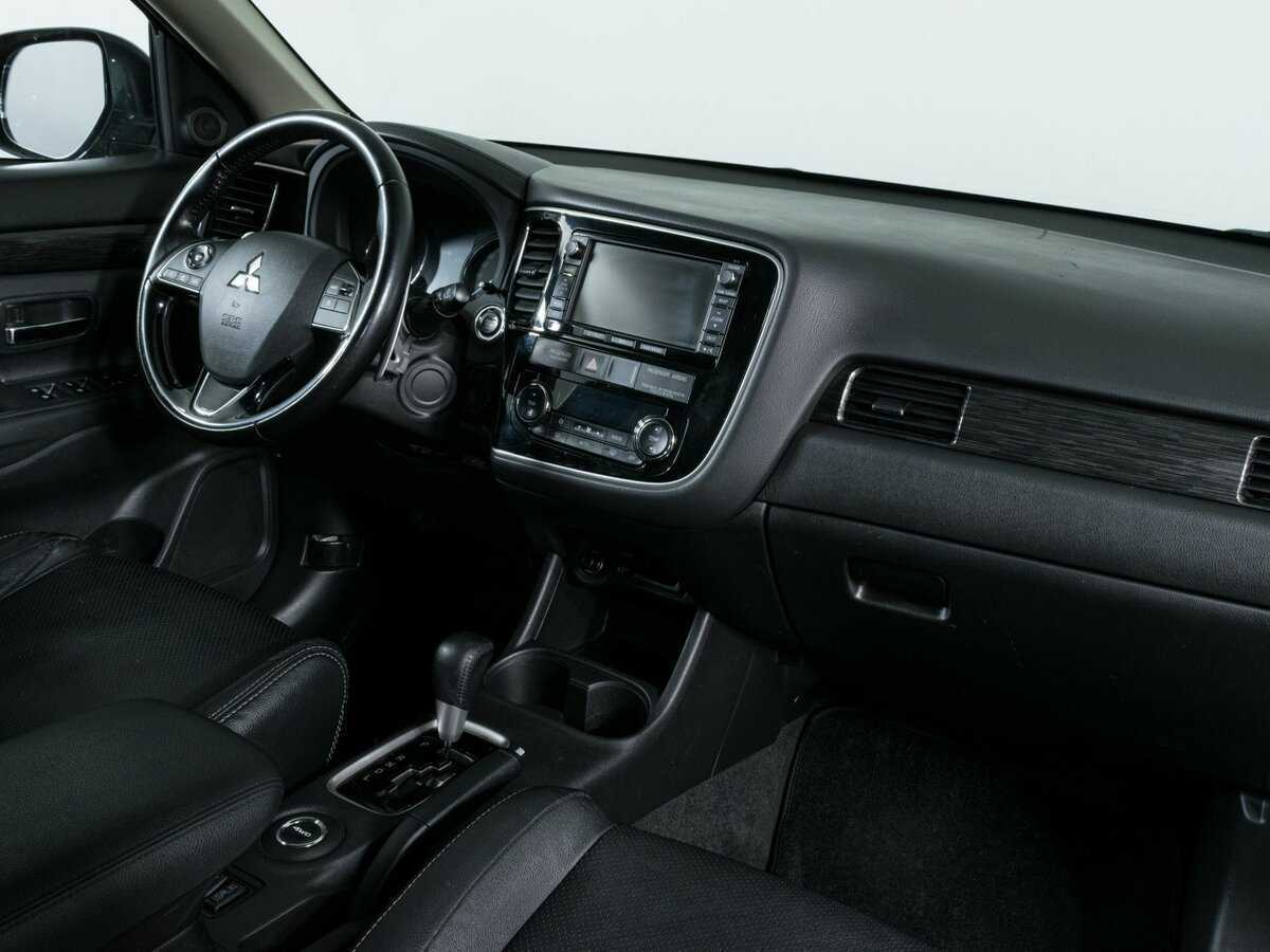 Mitsubishi Outlander с пробегом — 2015 год. Фото: #7
