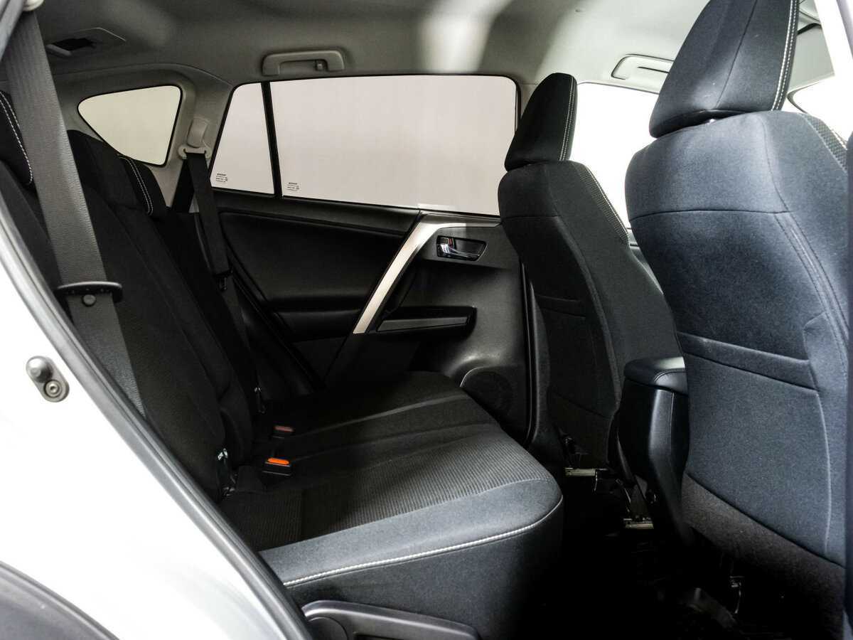 Toyota RAV4 с пробегом — 2017 год. Фото: #14