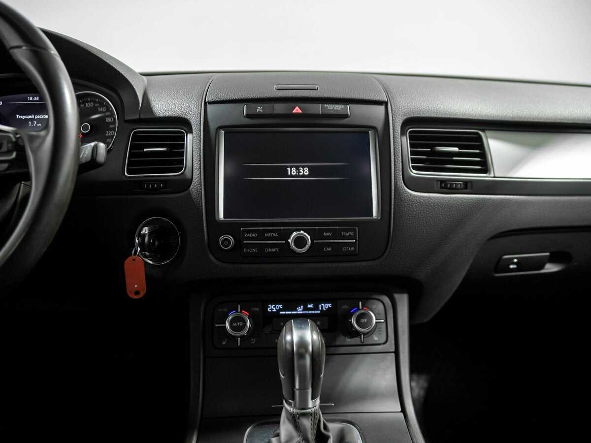 Volkswagen Touareg с пробегом — 2013 год. Фото: #9