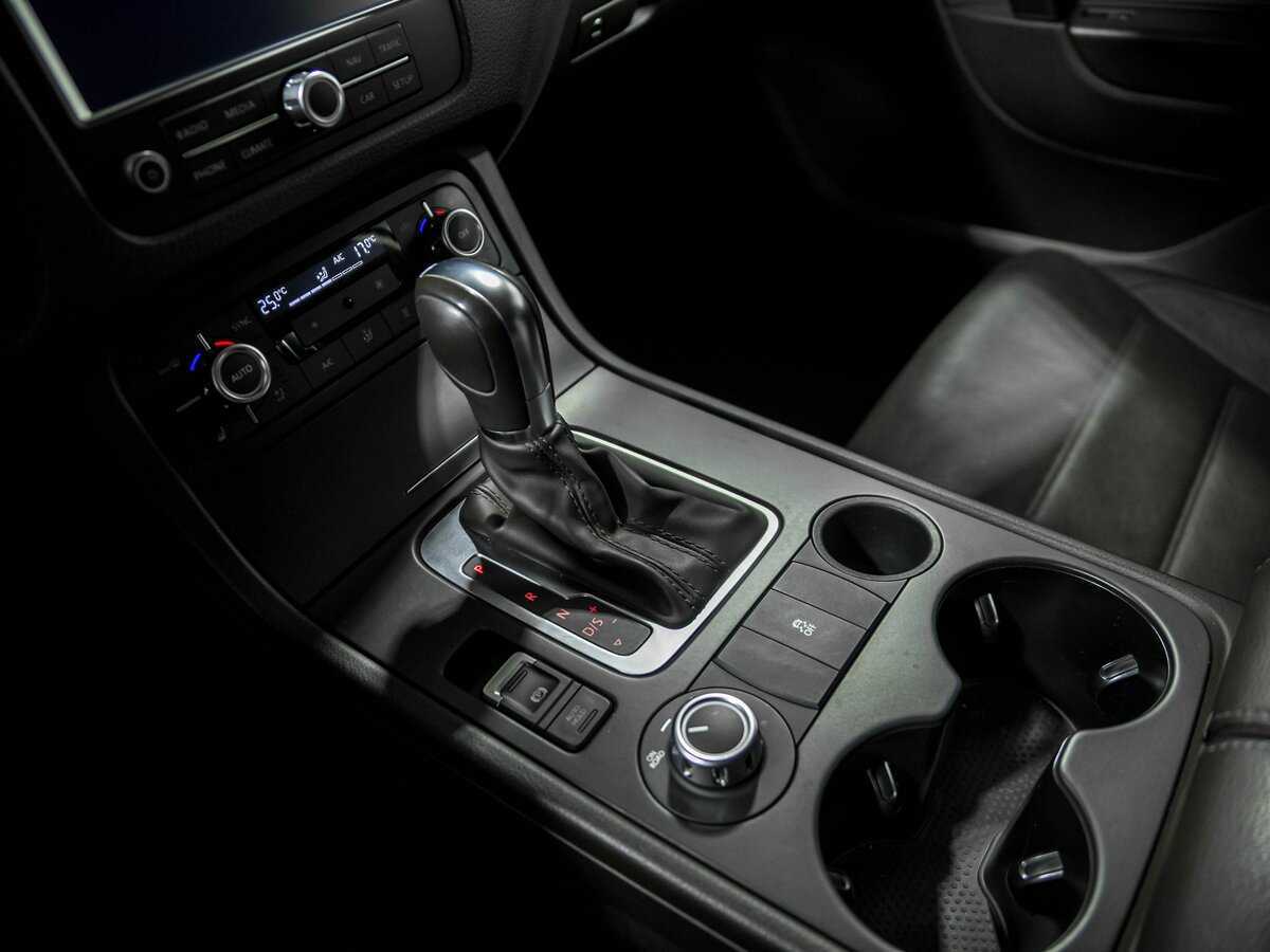 Volkswagen Touareg с пробегом — 2013 год. Фото: #11