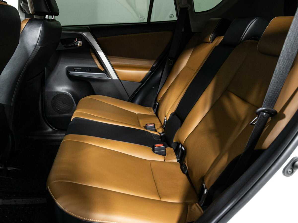 Toyota RAV4 с пробегом — 2019 год. Фото: #9