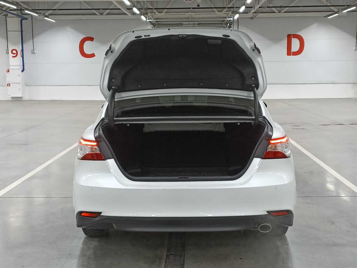 Toyota Camry с пробегом — 2019 год. Фото: #9