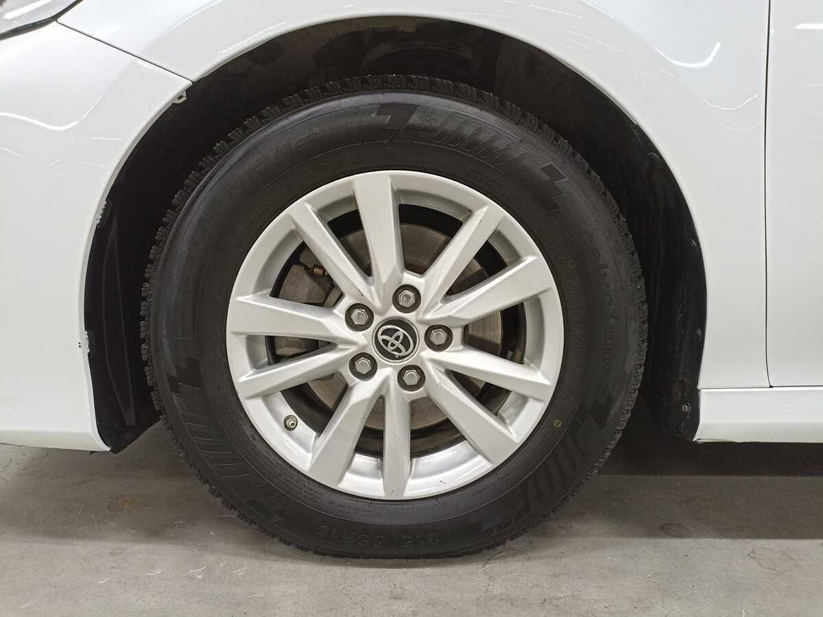 Toyota Camry с пробегом — 2019 год. Фото: #17